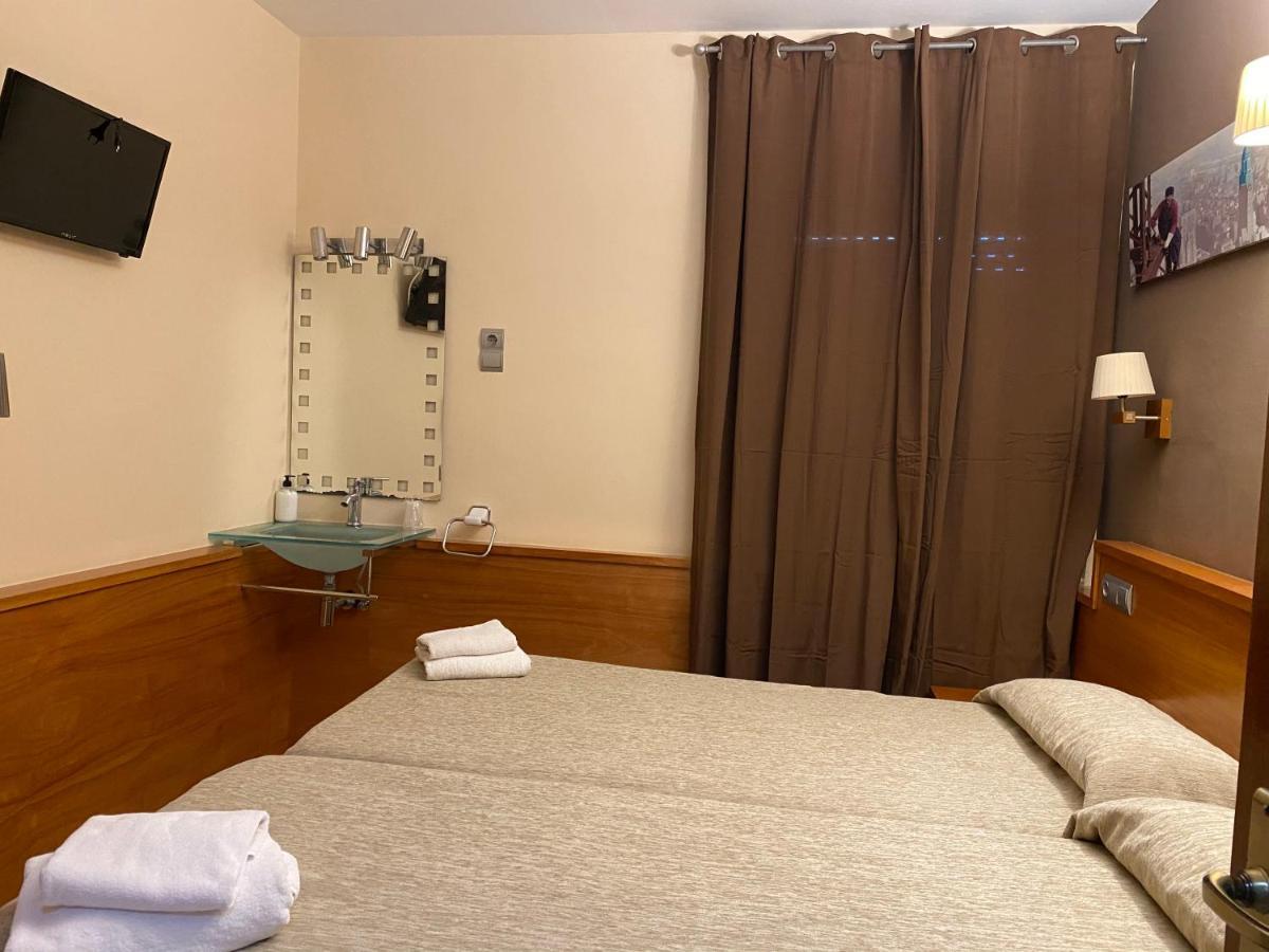Hostal Galicia Cardedeu Exteriér fotografie